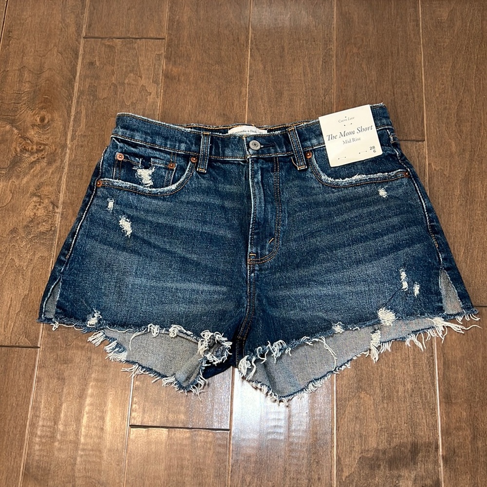 Abercrombie & Fitch mom jean shorts size 6 / 28